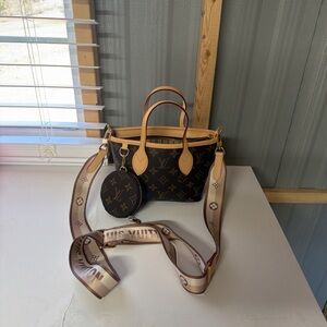 Elegant Crossbody Bag in Brown and Tan